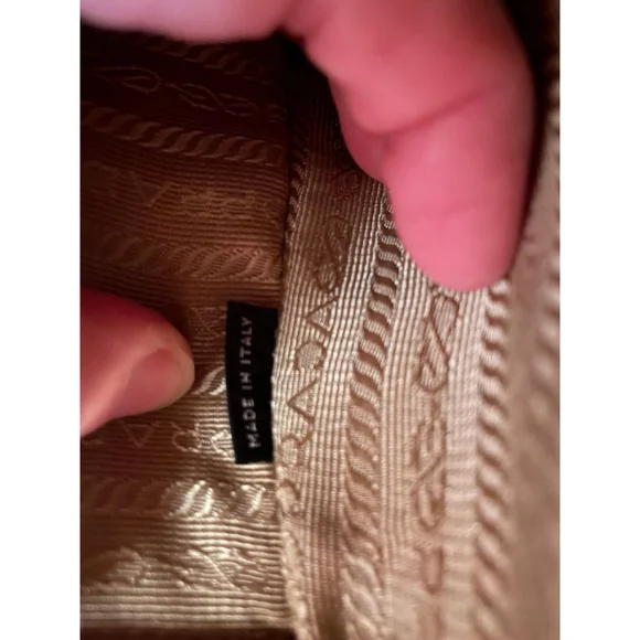 Prada saffiano leather tote - Picture 9 of 12